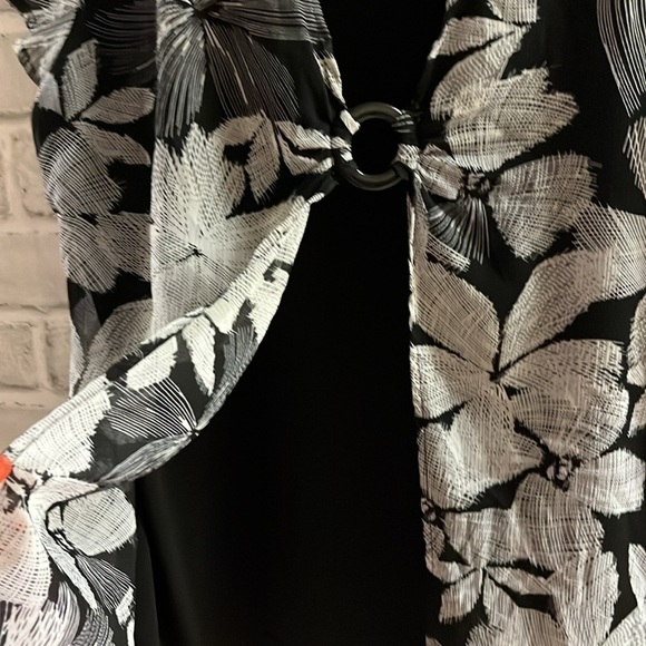 Tradition women’s XL cross over sheer layer blouse, black white floral - Picture 4 of 5